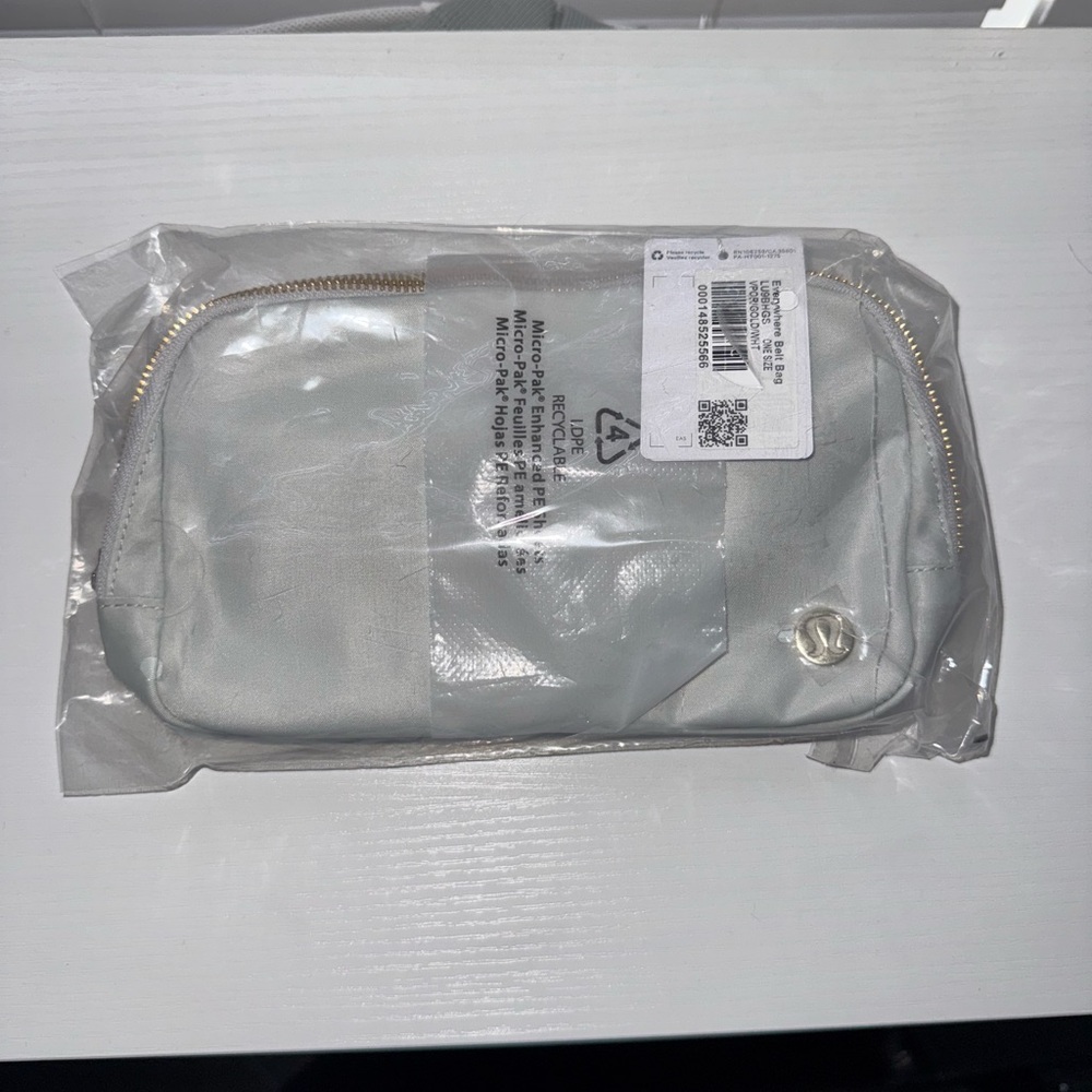 BNWT Lululemon Everywhere Belt Bag